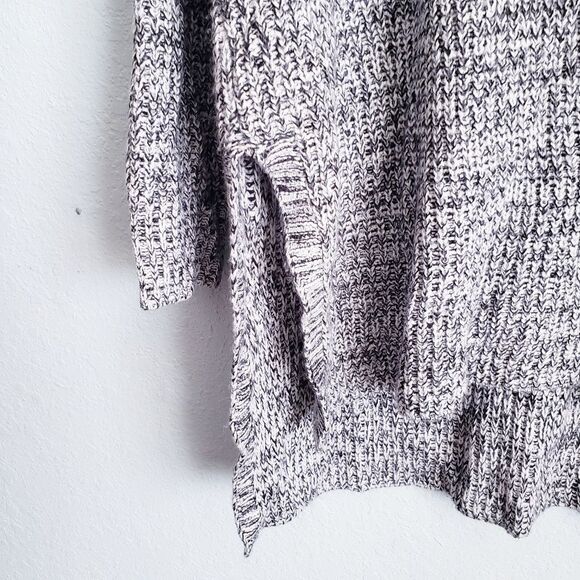 Torrid‎ - Picture 3 of 8